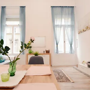 Lillybeth City Center Apartamento Budapest